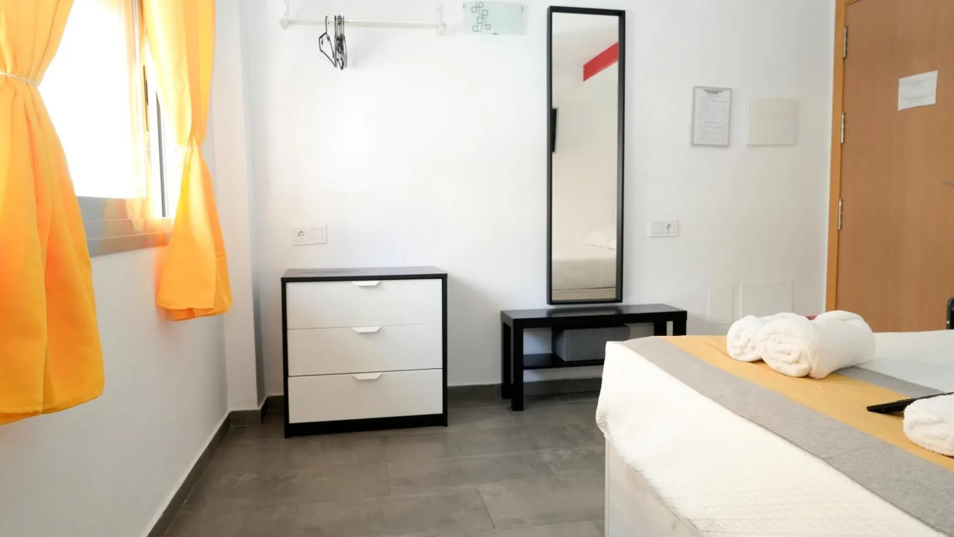 New Art Hostel - Albergue Juvenil Palma